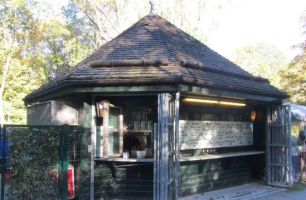 Kleine Snacks am Kioskfenster