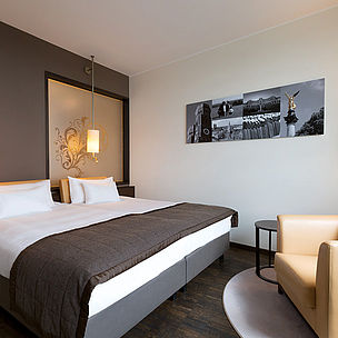 stewardessen munich INFINITY Hotel & Conference Resort Munich