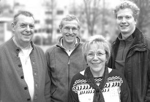 Die vier MSC-Mitglieder im MEM-Grundturnier (v.l.n.r.): Dr. Hubert Schweighard, Markus Höhfeld, Gerti Guhl und Konstantin Sorokin. Gerti ist bekannt als Wirtin der „Fraunhofer Schoppenstube“, welche sie Ende Juni - trotz prominenter Unterstützung - schließen musste. Schade - wieder ein Stück Münchner Identität perdu ...